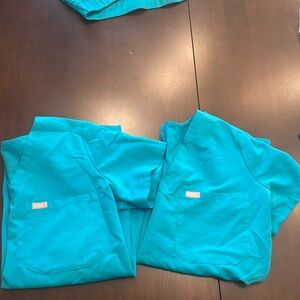 FIGS women’s real Catarina one pocket scrub top